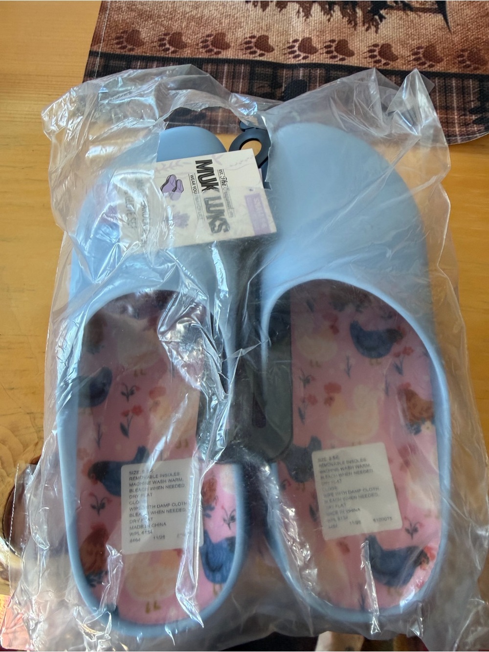 Source Unknown Light Blue Slip-On Women’s Garden Clogs with Pink Floral Insole